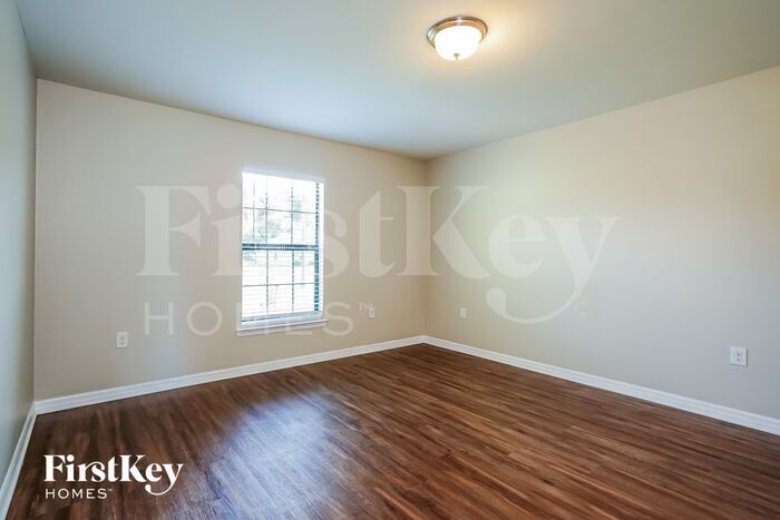 Building Photo - 716 Evening Shade Ln