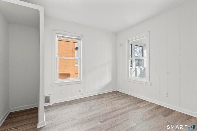 Building Photo - 426 Poplar St