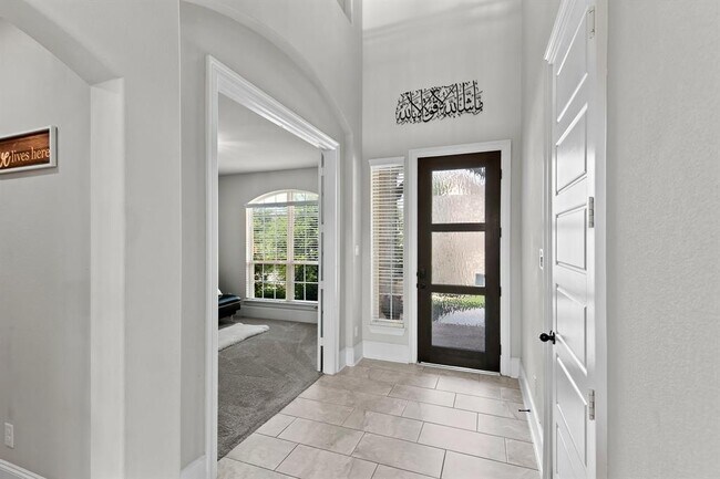 Building Photo - 508 Hidden Creek Way