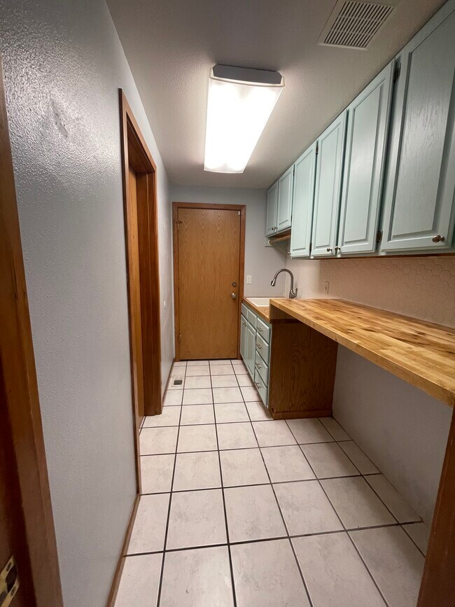 Building Photo - 740 E Opal Ct