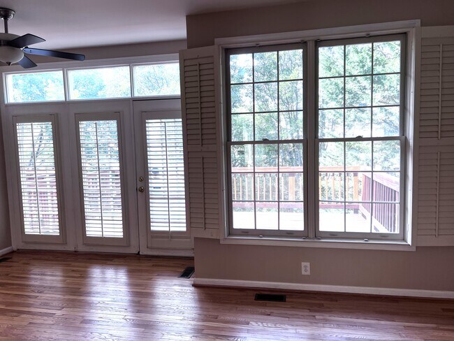 Building Photo - 2222 Journet Dr