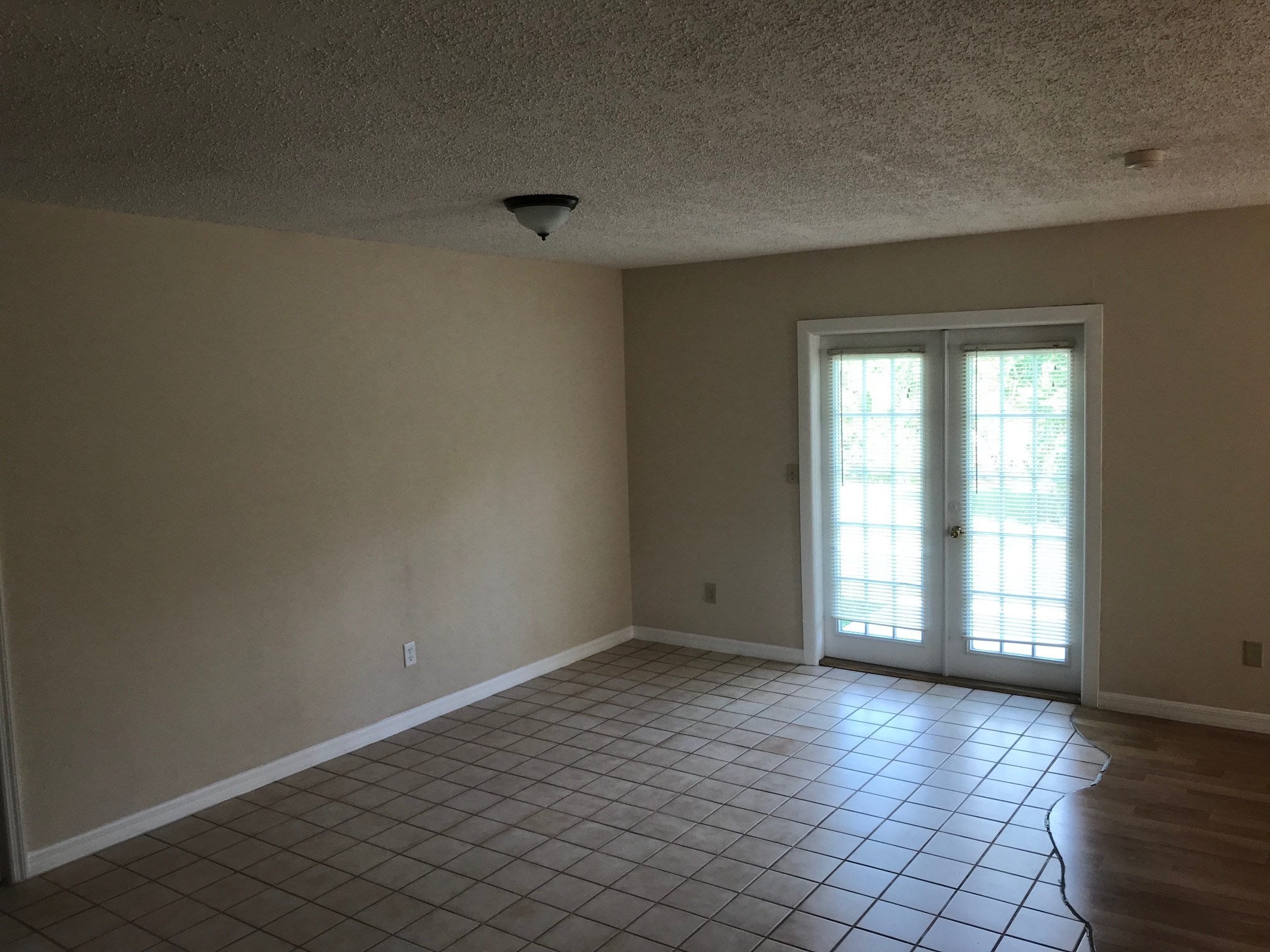 Building Photo - 19 Woodstone Ln