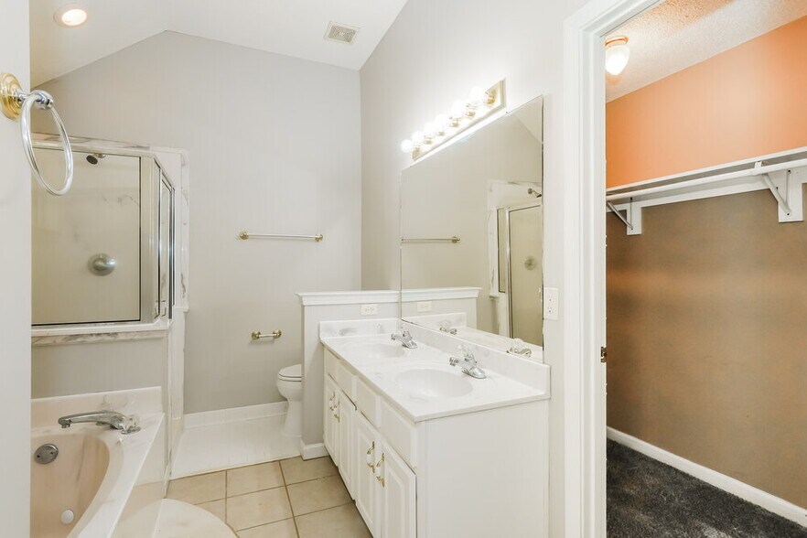 Building Photo - 10352 Walden Pine Cove