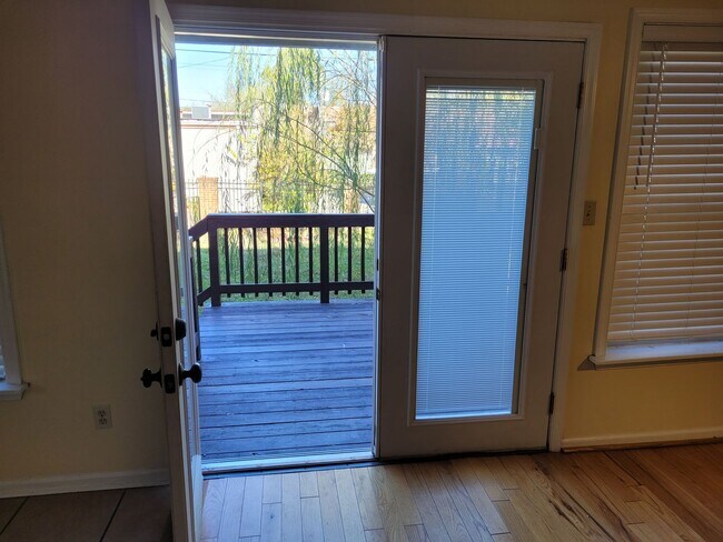 Building Photo - 3 Bedroom, 2.5 Bath Home with Open Floor Plan