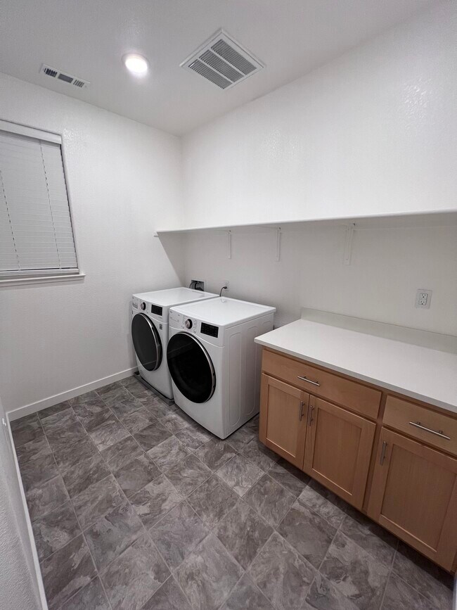 Building Photo - 3800 Firestar Way