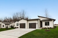 Building Photo - Three Bedroom Twin Villa with Finished Bas...