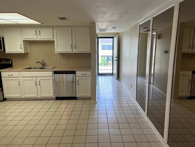 Building Photo - 14777 Wunderlich Dr