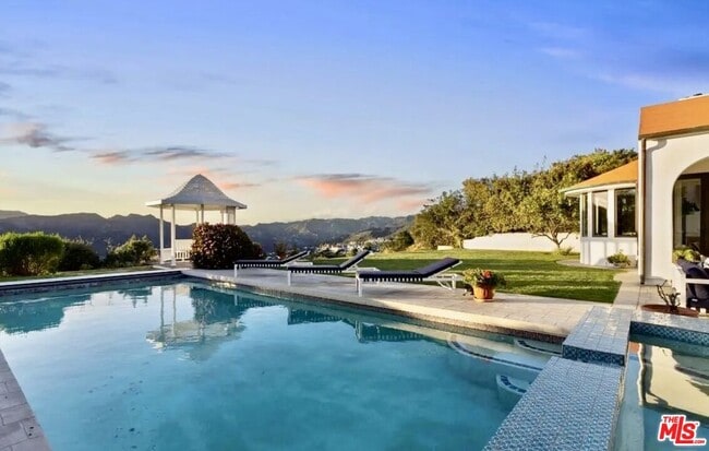 Building Photo - 16866 Charmel Ln