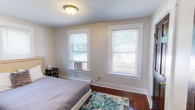 Building Photo - Charming and Spacious 5BD 2.5BA House in Beaver Hills!