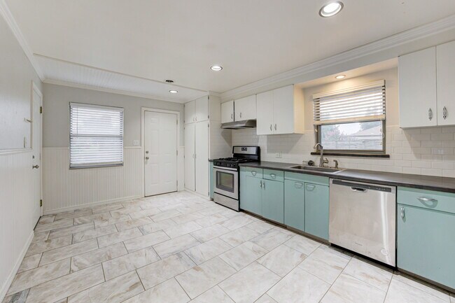 Building Photo - 4121 NW 20th St