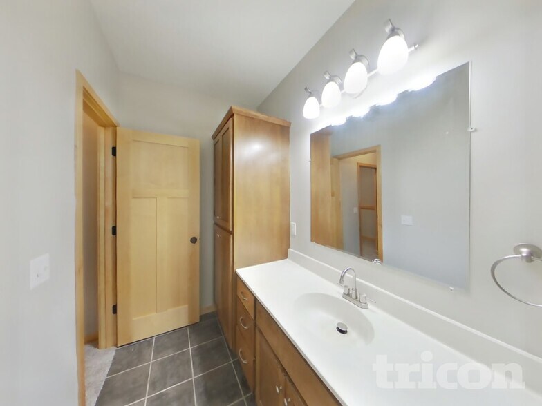 Building Photo - 633 Savanna Trail