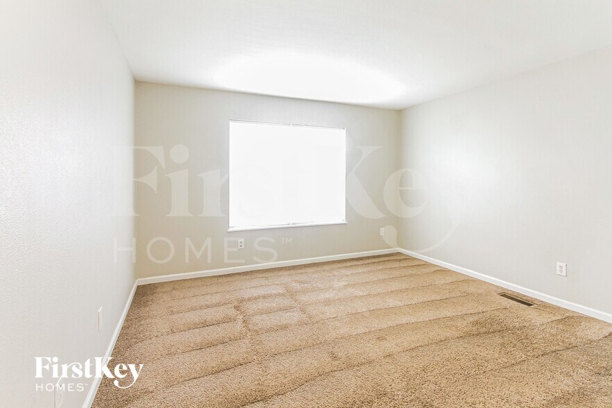 Building Photo - 2814 Rothe Ln