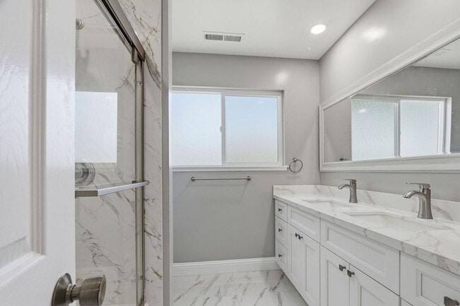 Building Photo - Wow! What a Great Home! Available Now!
