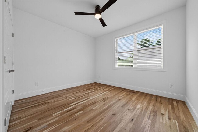 Building Photo - 3807 Burt Dr