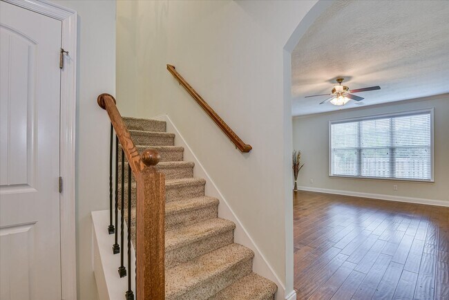 Building Photo - 5564 Connor Dr
