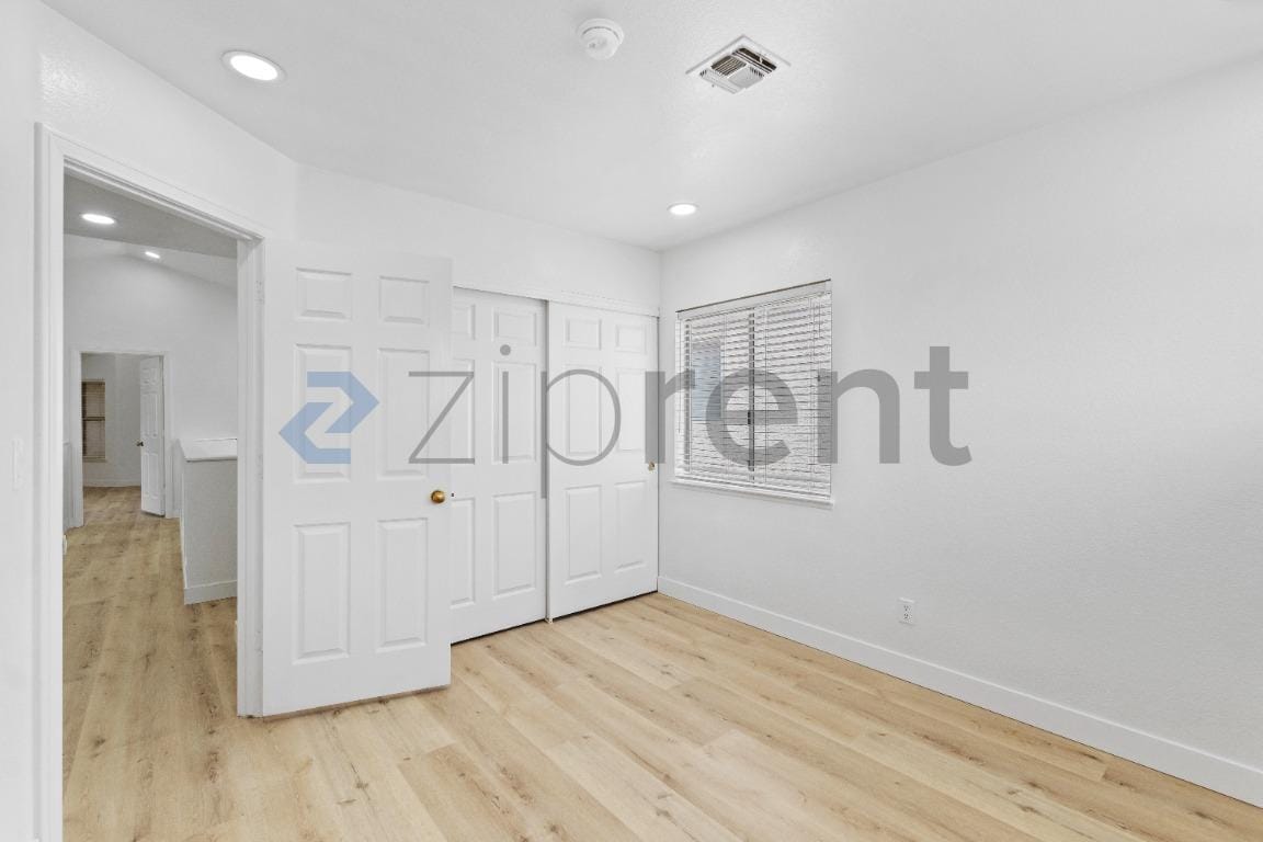 Building Photo - Unit