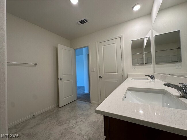Building Photo - 6988 Sylmar Ave