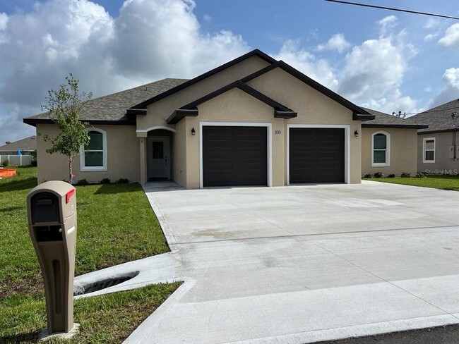 Primary Photo - 100 Lynbrook Dr