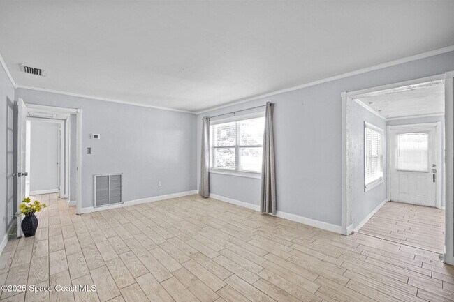 Building Photo - 818 Hampton Way