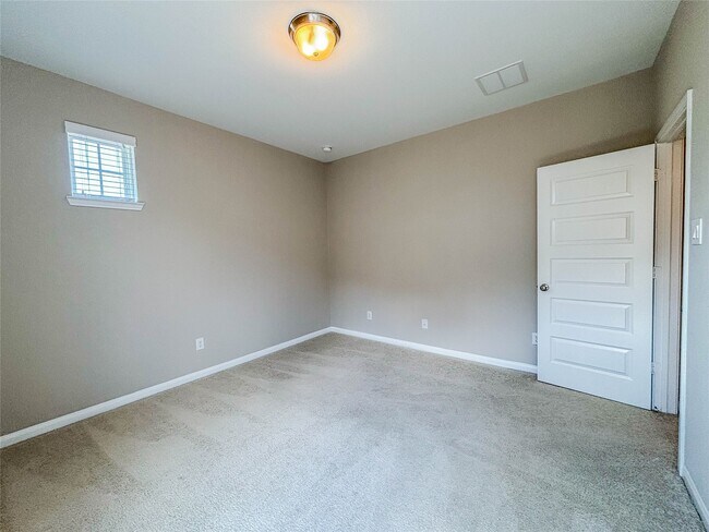 Building Photo - 25639 Kearsley Dr