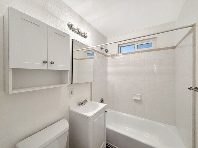 Building Photo - Beautiful 4BD/3BA House in Clairemont W/ A...