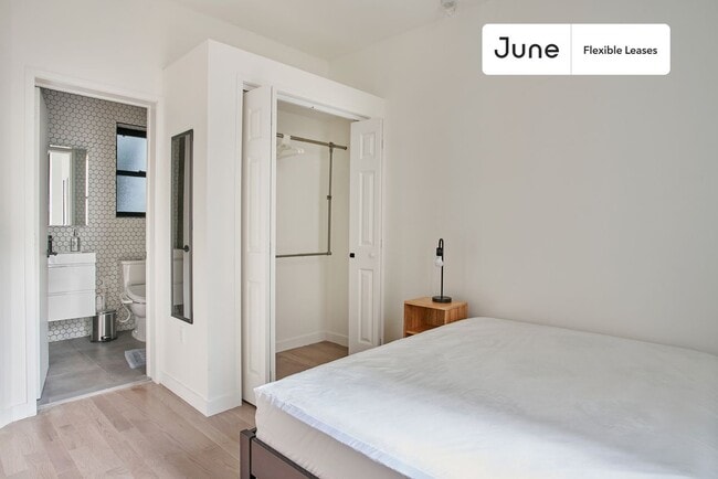 Building Photo - 424 W 47th St