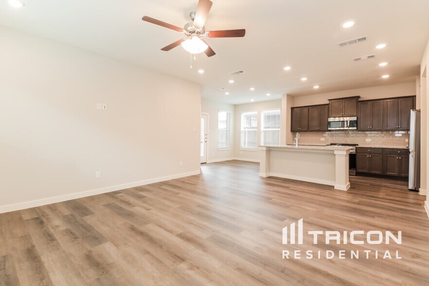 Building Photo - 2549 Dulaney Dr