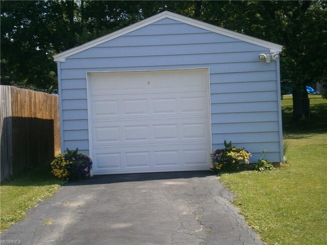Building Photo - 4230 Woodmere Dr