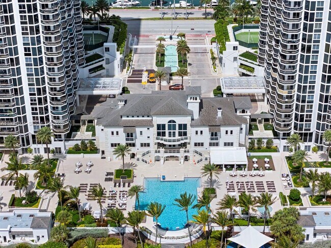 Building Photo - 4779 Collins Ave