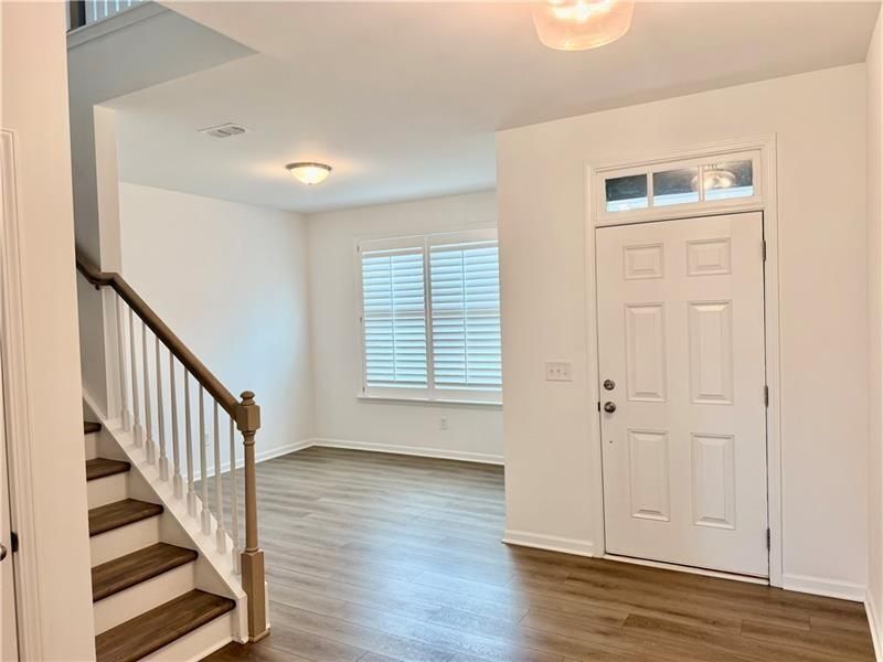 Building Photo - 215 Foxhill Dr