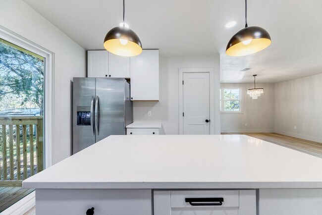 Building Photo - 506 Forrest Ct