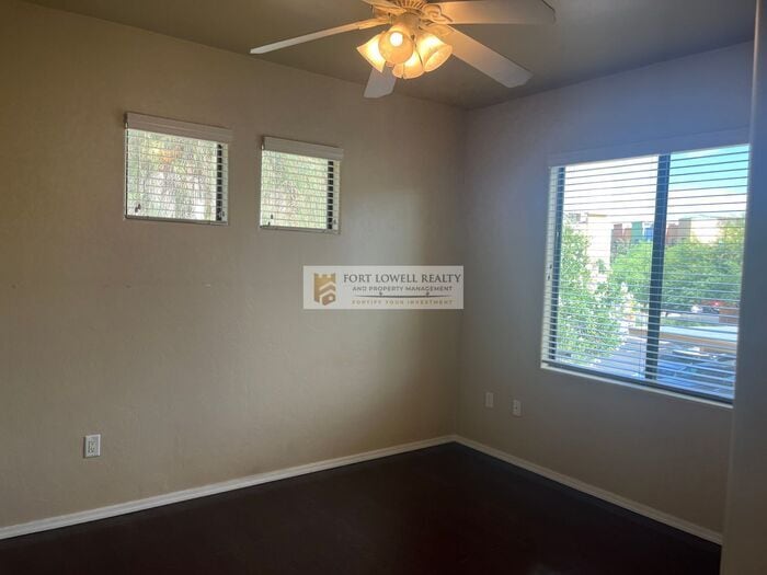 Building Photo - 2550 E River Rd