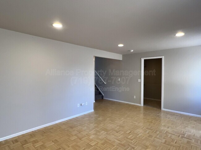 Building Photo - 5671 Vermillion Bluffs Dr