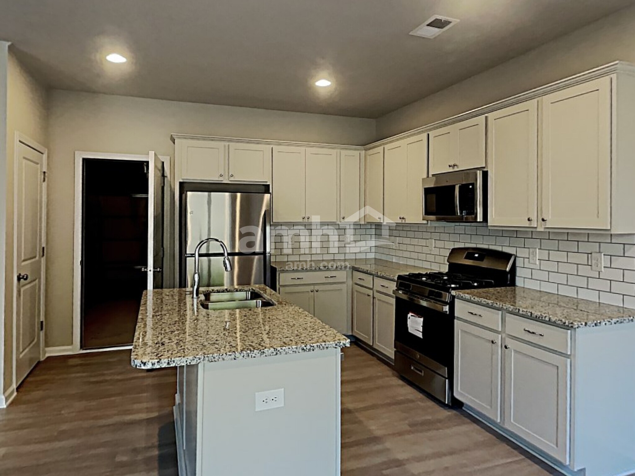Building Photo - 214 Omega Ct