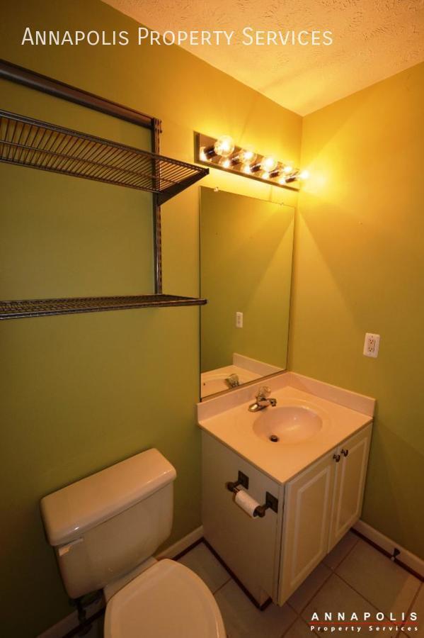 Building Photo - 631 Admiral Dr