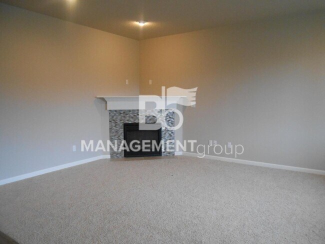 Building Photo - Newer NW Portland/Bethany Home Located In Abby Creek!