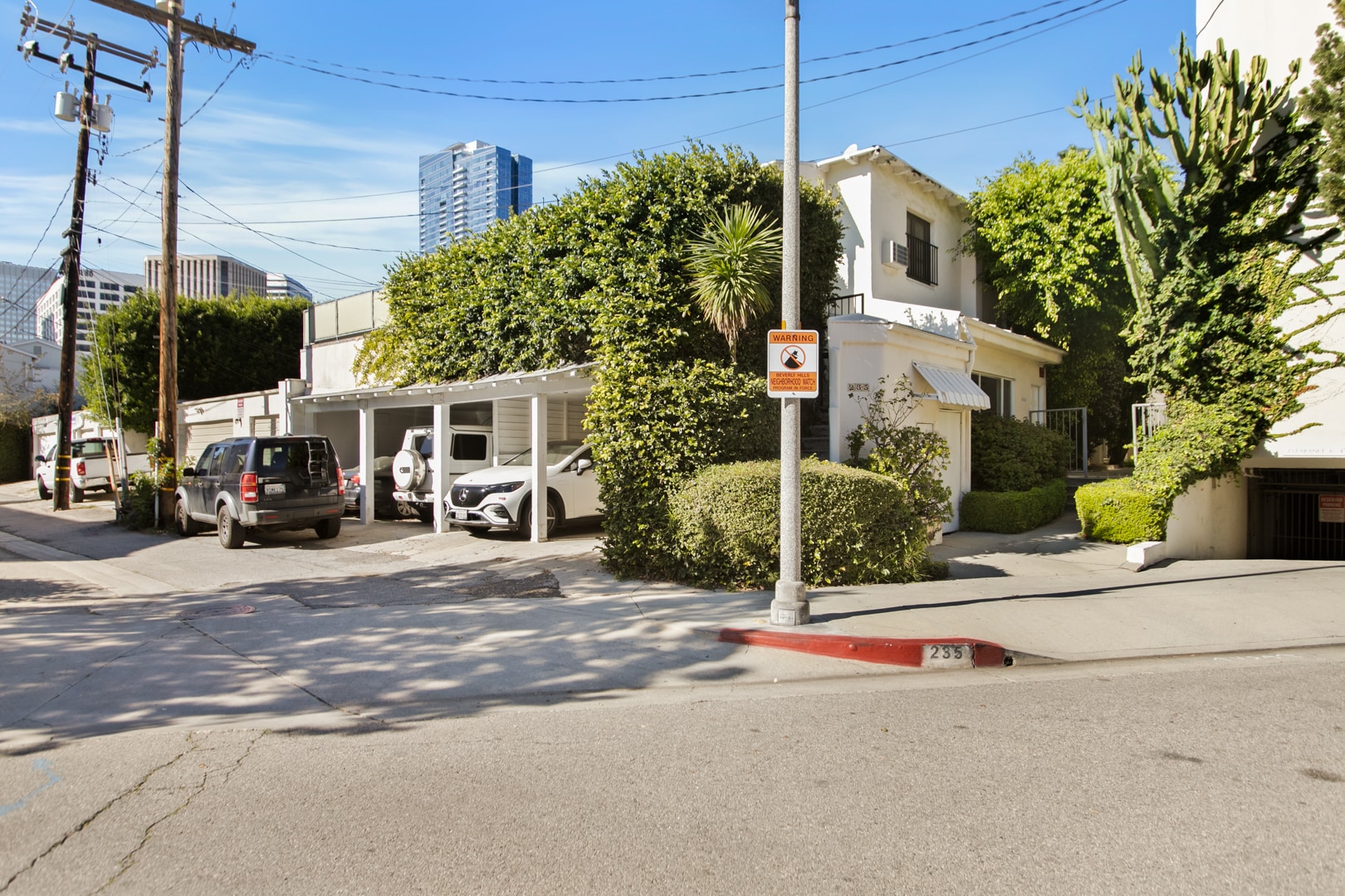 Building Photo - 9910 Robbins Dr