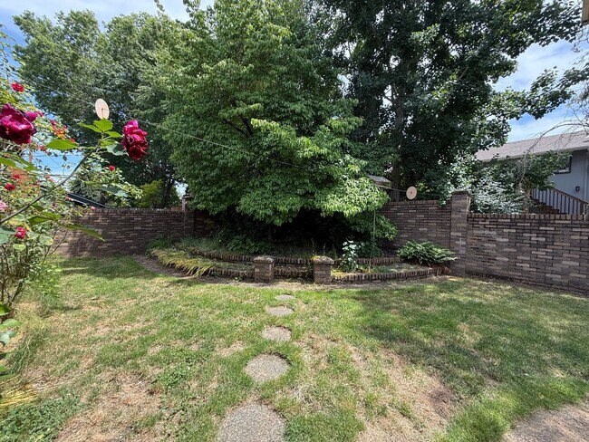 Building Photo - Bright & Beautiful 3-Bedroom Beaverton Home with A/C, Washer & Dryer, and Tons of Storage!