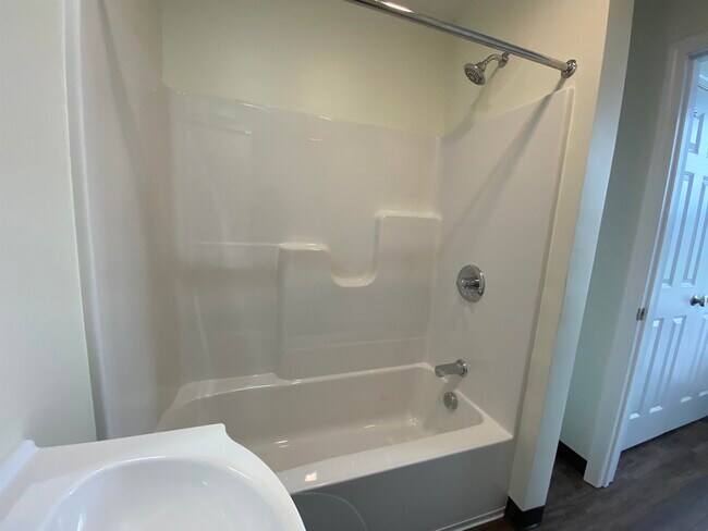 Building Photo - 4 Martin St