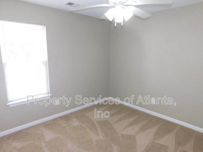 Building Photo - 202 Woodland Way
