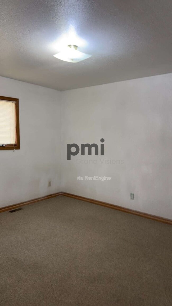 Building Photo - 1103 6th St