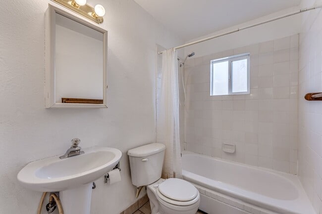 Building Photo - Sparks Duplex