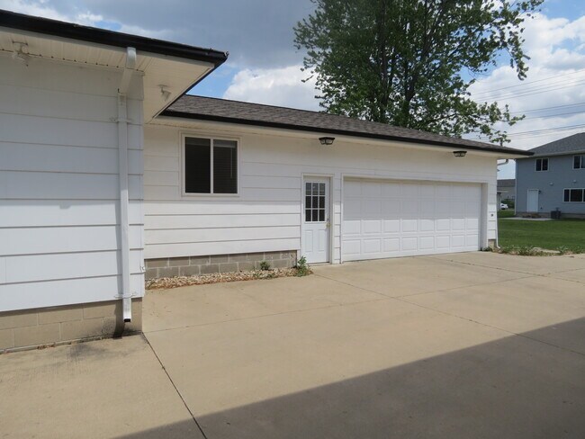 Building Photo - 1522 Starview Dr