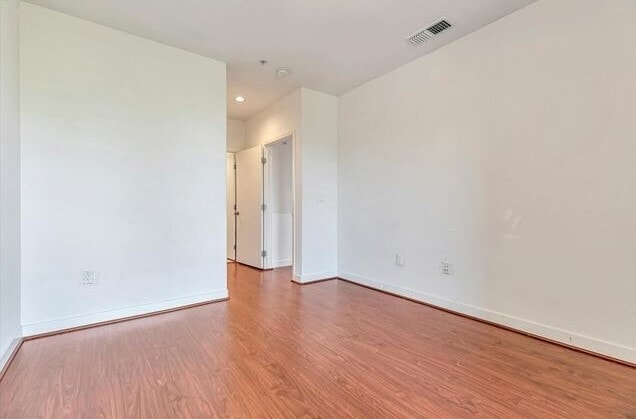 Building Photo - Bright 2BR / 2BA Condo with Balcony, Parking & Amenities in Central Dublin