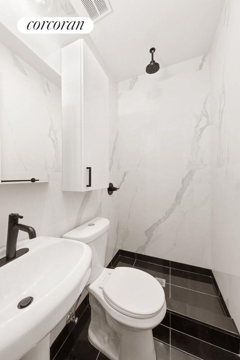 Building Photo - 437 E 12th St