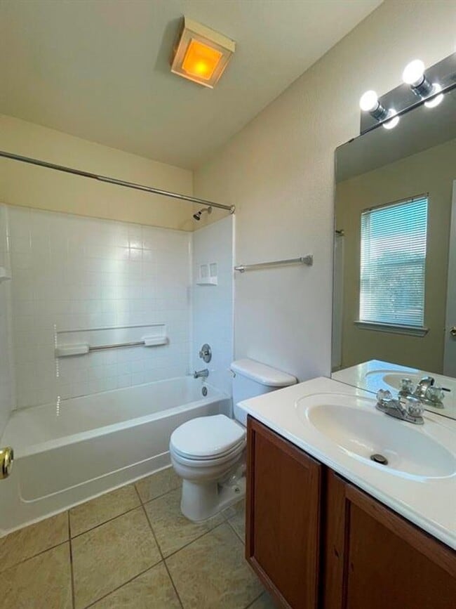 Building Photo - 251B Utterback
