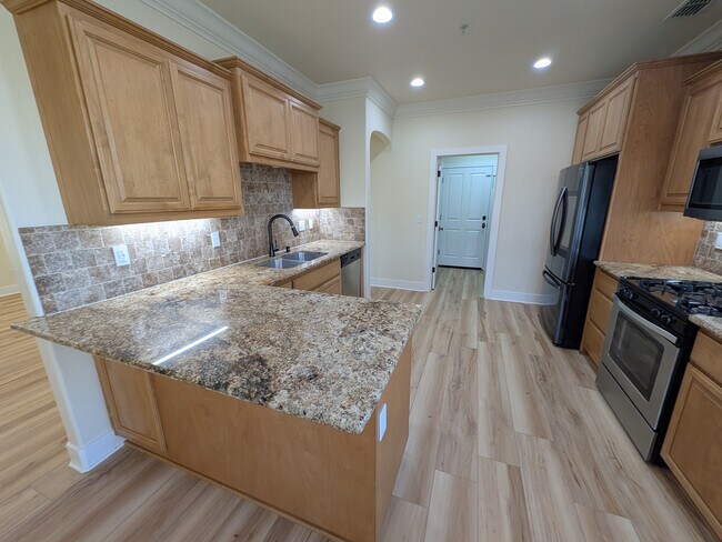 Building Photo - 5592 Diamond Ridge Dr