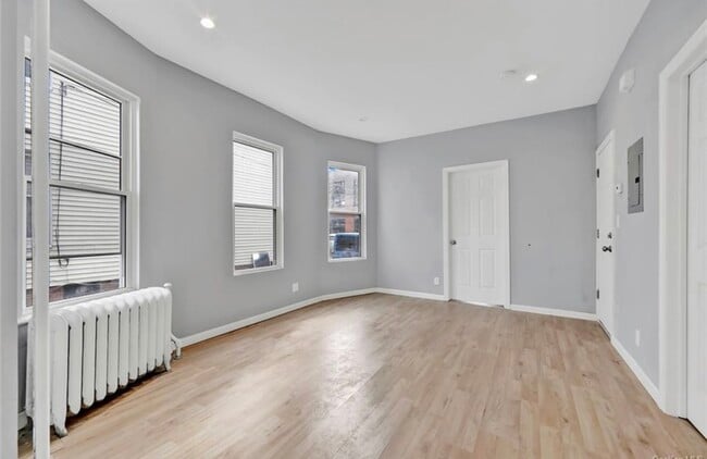 Building Photo - 15 Cortlandt St