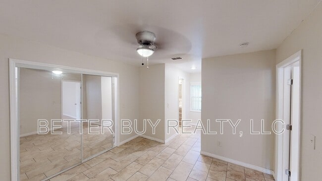 Building Photo - 300 N Church St