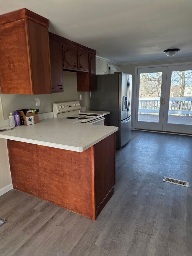 Building Photo - 4 Bedroom 3 Bathroom House in Syracuse